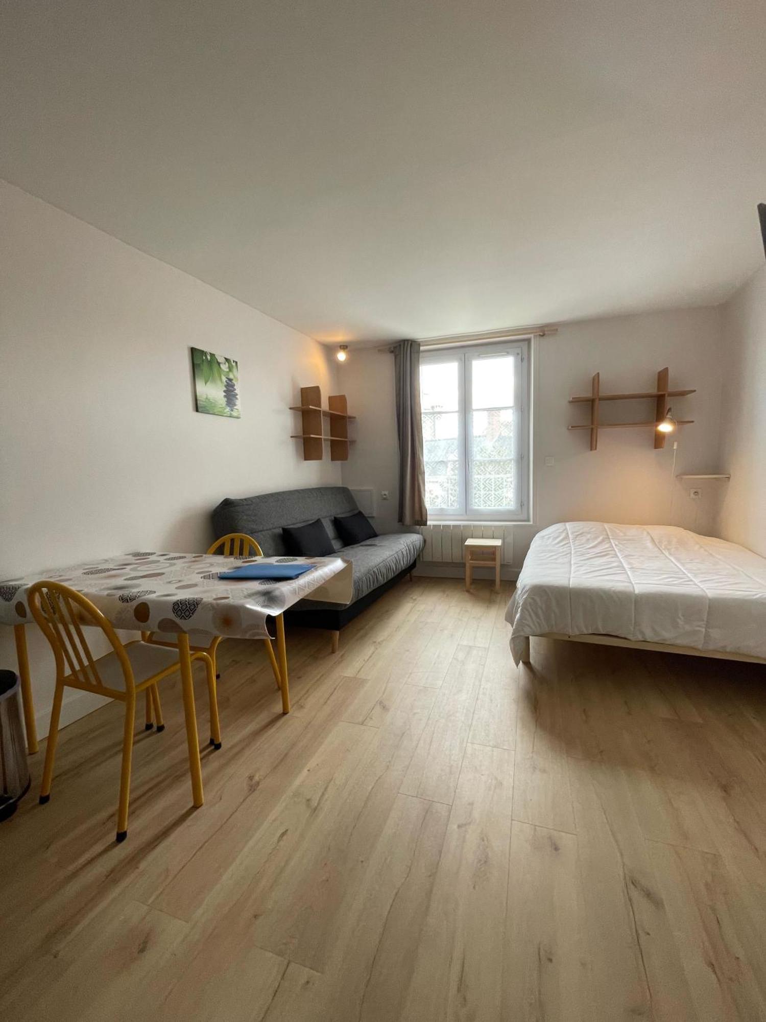 Meuble De Tourisme Dans Parc Arbore 1000M2 - Sejour-La-Roche Eperon ลาโรช-โพเซย์ ห้อง รูปภาพ