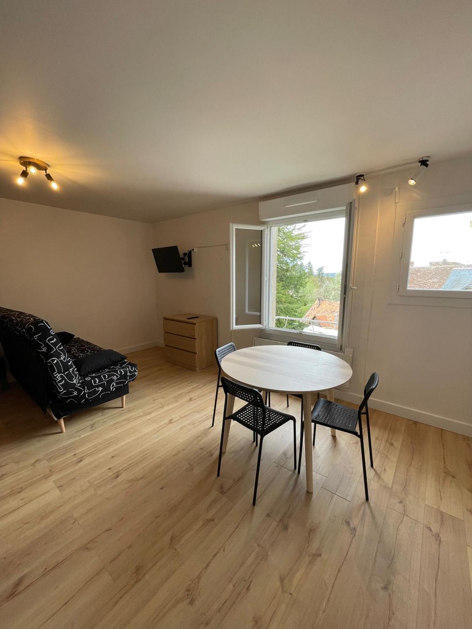 Meuble De Tourisme Dans Parc Arbore 1000M2 - Sejour-La-Roche Eperon ลาโรช-โพเซย์ ห้อง รูปภาพ