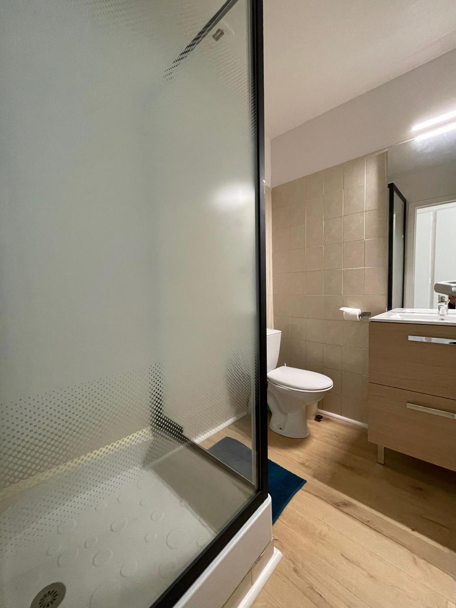 Meuble De Tourisme Dans Parc Arbore 1000M2 - Sejour-La-Roche Eperon ลาโรช-โพเซย์ ห้อง รูปภาพ