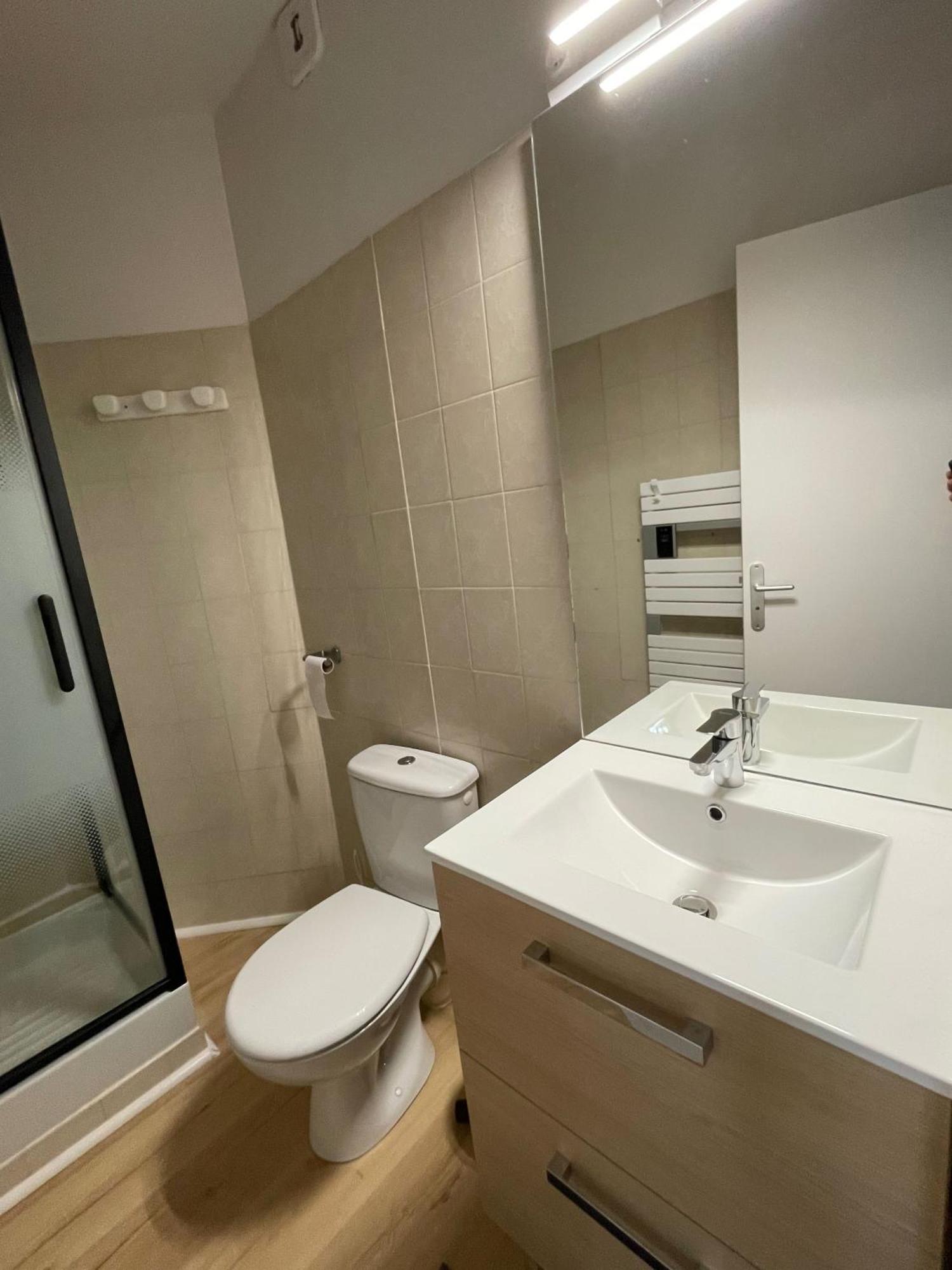 Meuble De Tourisme Dans Parc Arbore 1000M2 - Sejour-La-Roche Eperon ลาโรช-โพเซย์ ห้อง รูปภาพ
