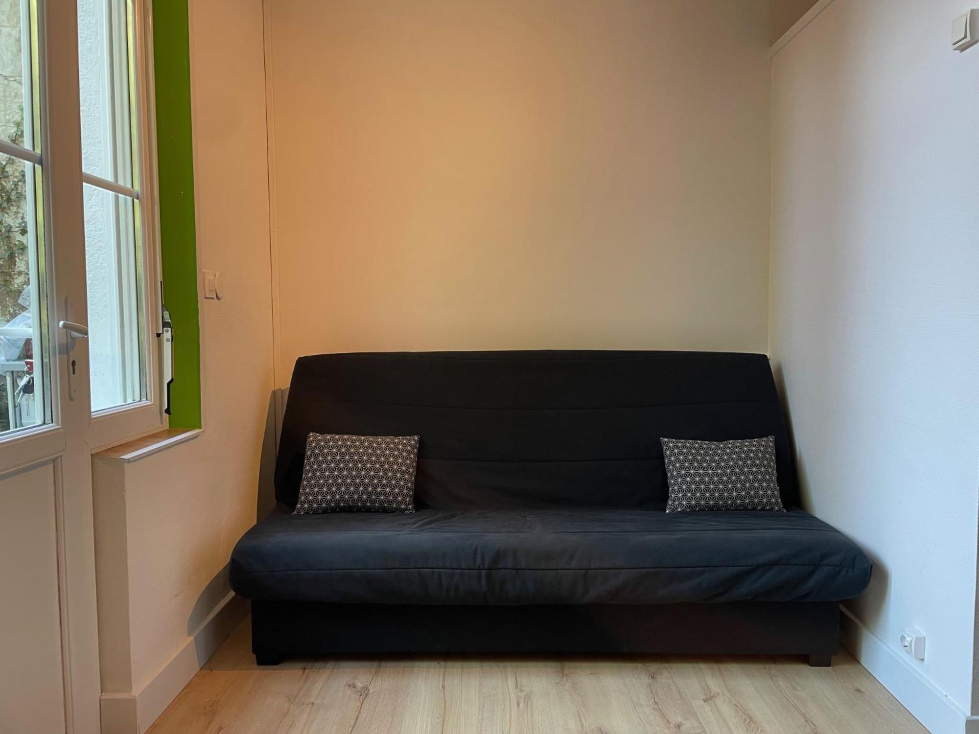 Meuble De Tourisme Dans Parc Arbore 1000M2 - Sejour-La-Roche Eperon ลาโรช-โพเซย์ ห้อง รูปภาพ