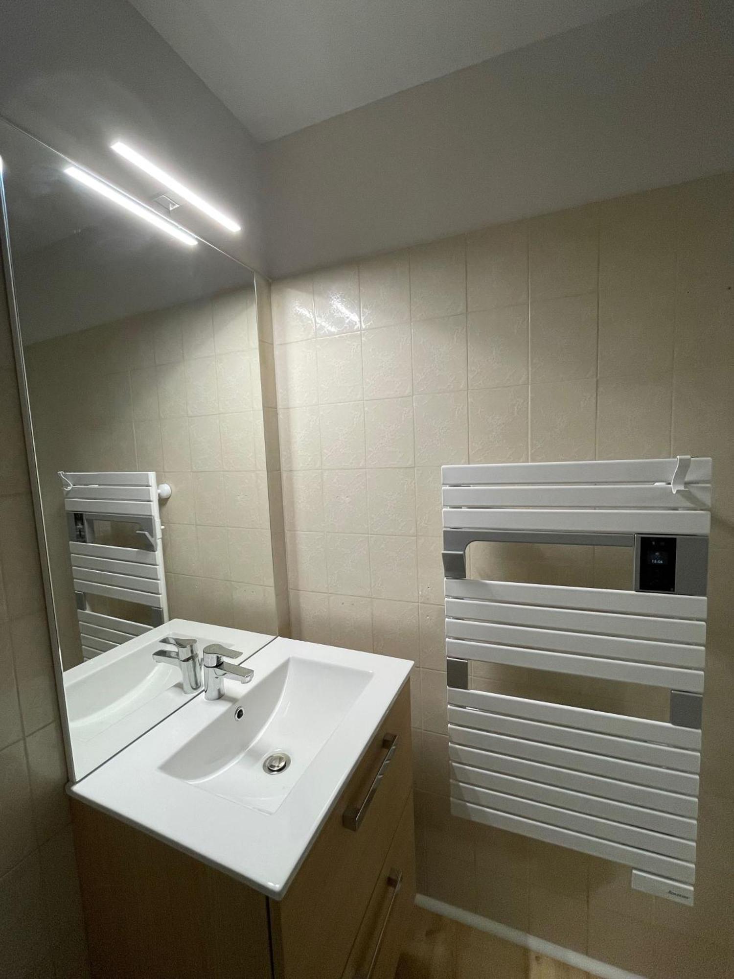 Meuble De Tourisme Dans Parc Arbore 1000M2 - Sejour-La-Roche Eperon ลาโรช-โพเซย์ ห้อง รูปภาพ